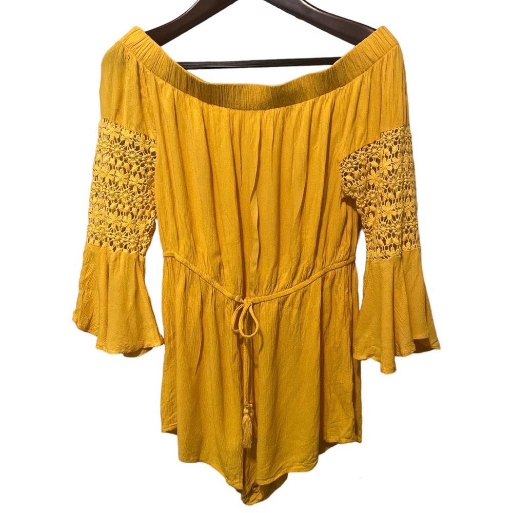 Hint of Blush, Off the shoulder - Romper. XL.